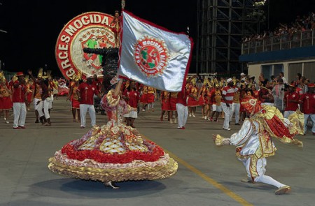 Orquestra Voadora e feijoada do Bola Preta estão na programação da cidade